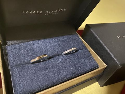 【ラザール ダイヤモンド(LAZARE DIAMOND)の口コミ】 少しカーブのあるものを選びました。ここのお店で指の形によって似合うも…