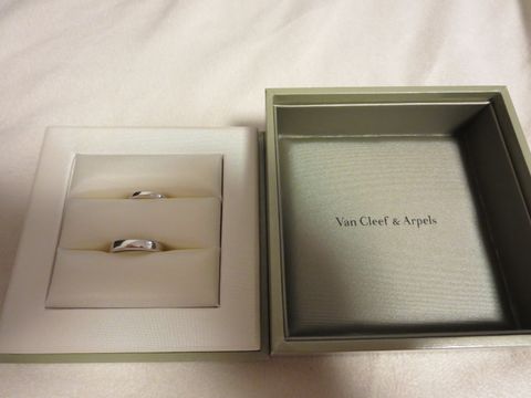 【ヴァン クリーフ＆アーペル(Van Cleef & Arpels)の口コミ】 婚約指輪をカルティエにしたので、結婚指輪もカルティエに見に行きました…