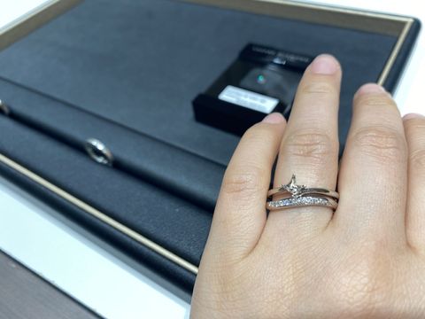 【エクセルコダイヤモンド(EXELCO DIAMOND)の口コミ】 婚約指輪を探しに行くと4点どめの婚約指輪を見つけ、珍しいなと思いました…