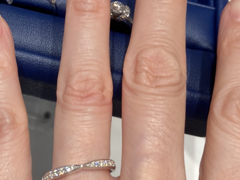 【銀座ダイヤモンドシライシの口コミ】 デザインは素敵で、品質もとても良いと説明していただき、種類も豊富で迷…