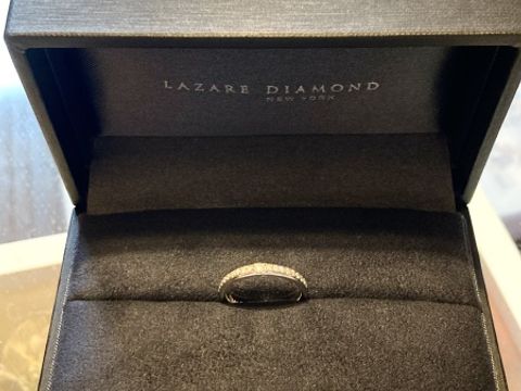【ラザール ダイヤモンド(LAZARE DIAMOND)の口コミ】 結婚指輪は元々プラチナのシンプルな指輪を探していましたが、ラザールダ…