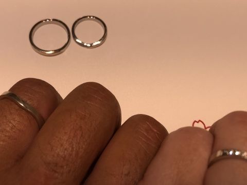 【杢目金屋(もくめがねや)の口コミ】 シルバー、プラチナ、金など8種類の板から、色味、強度など考えながら選ん…