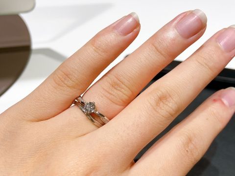 【ラザール ダイヤモンド(LAZARE DIAMOND)の口コミ】 比較的大ぶりなデザインが多かったように感じました。キューレット部分が…