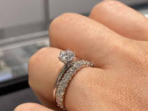 【GALA JEWELRY(ガラジュエリー)の口コミ】 結婚指輪はフルエタニティーで探していました。違うブランドの物でほぼ決…