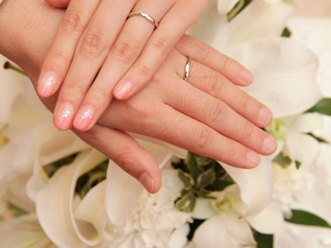 【カルティエ(Cartier)の口コミ】 私はカーブした柔らかいデザインが希望で、彼はストレートのタイプが希望…