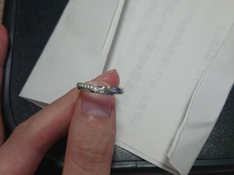 【エクセルコダイヤモンド(EXELCO DIAMOND)の口コミ】 婚約指輪に合うマリッジリングを探してました。
ダイヤモンドの美しさと、…