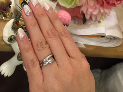 【銀座ダイヤモンドシライシの口コミ】 とにかく派手の指輪です、セットにしてあるので指の馴染みがよくとても華…