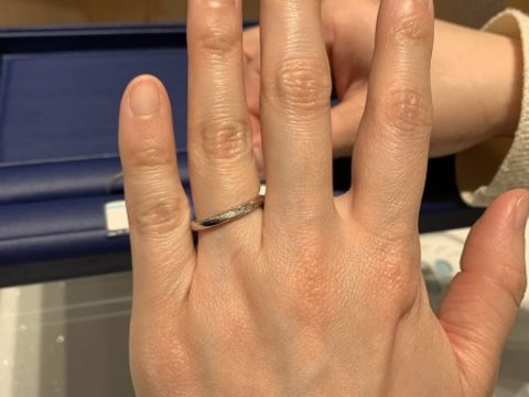 【銀座ダイヤモンドシライシの口コミ】 プラチナで、細かなダイヤがラインのように入っています。こんなに入って…