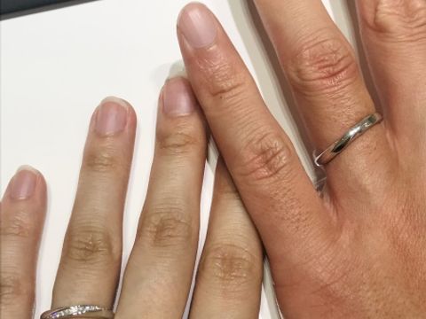 【4℃ BRIDAL(ヨンドシーブライダル)の口コミ】 指輪全体がウェーブしているので、とても綺麗なラインです。どんな手にも…