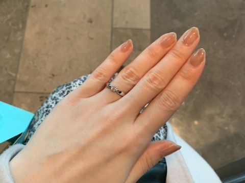 【ティファニー(Tiffany & Co.)の口コミ】 婚約指輪は憧れのティファニーがいいなとずっと思っていました。普段使い…