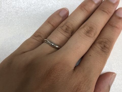 【俄(にわか)の口コミ】 私にも夫にもしっくりきたデザインがこれでした。
2人とも指が細めで細身…