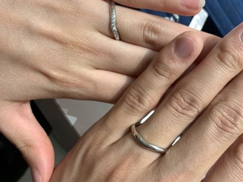 【4℃ BRIDAL(ヨンドシーブライダル)の口コミ】 もともとV字は選択肢にありませんでしたが、緩やかなV字が素敵！と思いま…