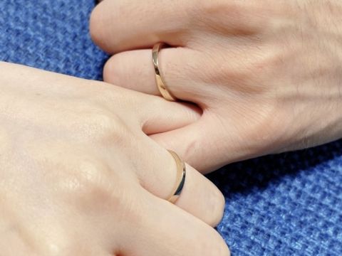 【mina.jewelry(ミナジュエリー)の口コミ】 わたしの念願だったシャンパンゴールドでした。
ほそさ、幅、最高に可愛く…