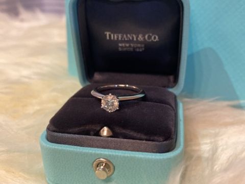 【ティファニー(Tiffany & Co.)の口コミ】 始めはまったく別のブランドが第一候補でしたが、シンプルで王道といえば…