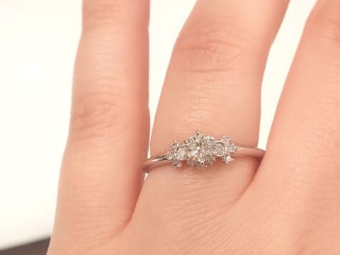 【AbHeri(アベリ)の口コミ】 繊細で華やかな、夢のあるデザイン。横から見たときも素敵でした。プラチ…