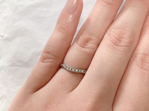 【ケイウノ ブライダル(K.UNO BRIDAL)の口コミ】 オーダーしてオリジナルの指輪を作ってくれました。
緩やかなカーブになっ…