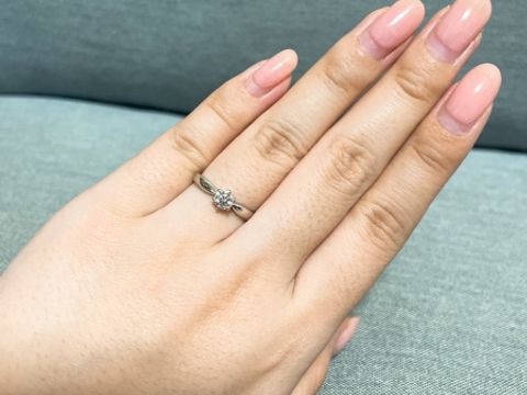 【ROYAL ASSCHER(ロイヤル・アッシャー)の口コミ】 アッシャーの白い輝きがとても上品で、歳を重ねてもずっとつけられると思…