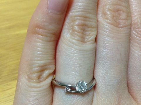 【アイプリモ(I-PRIMO)の口コミ】 かわいいピンクダイヤモンドが妻の雰囲気にぴったりでこの指輪に決めまし…