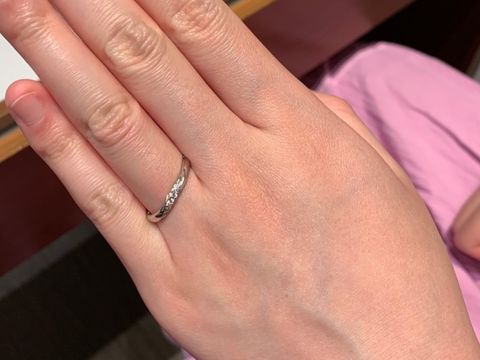 【銀座ダイヤモンドシライシの口コミ】 婚約指輪は日常でつける機会がないと思い、婚約指輪と結婚指輪を兼ねてつ…