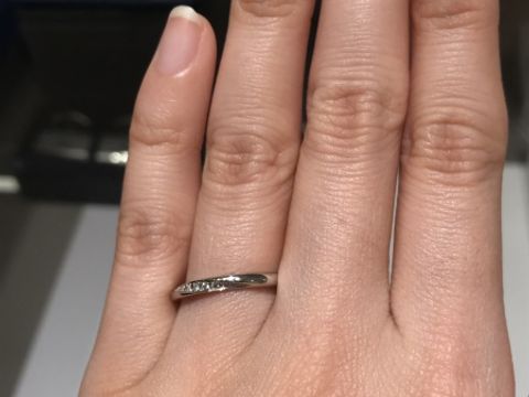 【銀座ダイヤモンドシライシの口コミ】 プラチナのリングに、ダイヤモンドがあしらわれています。ダイヤモンドの…