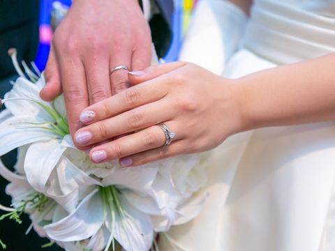 【銀座ダイヤモンドシライシの口コミ】 デザインは、リングは円形ですが、ウェーブのかかったものにしました。女…