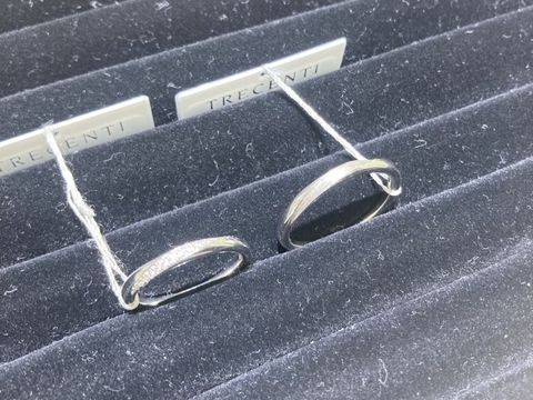 【TRECENTI(トレセンテ)の口コミ】 ストレートなデザインですが、指に沿うような石のデザインで指が綺麗に見…