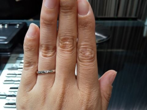 【ラザール ダイヤモンド(LAZARE DIAMOND)の口コミ】 ストレートタイプの指輪を試着させてもらいました。シンプルなデザインで…