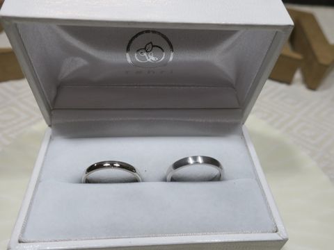 【renri(レンリ)の口コミ】 指輪の素材は、プラチナ・ホワイト/グレー/イエロー/ピンク/グリーンゴー…