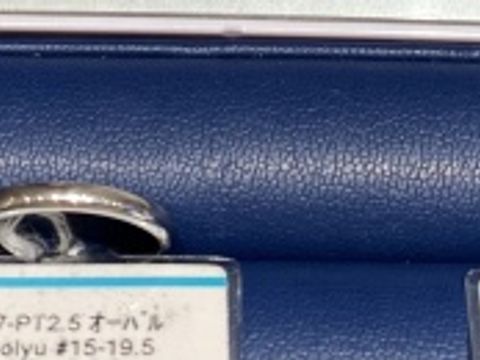 【銀座ダイヤモンドシライシの口コミ】 ストレートリング、グラデーションのようにダイヤモンドが埋め込まれてお…