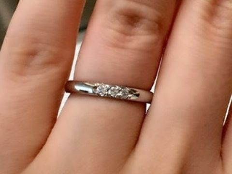 【MIKIMOTO(ミキモト)の口コミ】 3石のダイヤモンドが付いているデザインの結婚指輪は多くのお店にあります…
