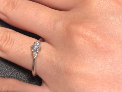 【エクセルコダイヤモンド(EXELCO DIAMOND)の口コミ】 サイドにもダイヤモンドのついたデザインが気になっていたのですが、サイ…