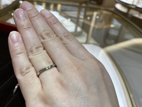 【カルティエ(Cartier)の口コミ】 なめらかなカーブと細身のデザインに一目惚れしました。また、リングを回…