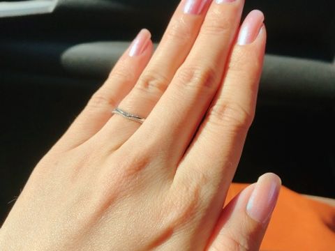 【GALA JEWELRY(ガラジュエリー)の口コミ】 ◆指輪のデザイン
指輪のデザインは、2人でオーダーして決めました。
V字に…