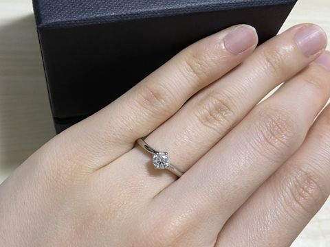 【ラザール ダイヤモンド(LAZARE DIAMOND)の口コミ】 女性らしいフェミニンなデザインで、付けやすくて気に入りました。ダイヤ…