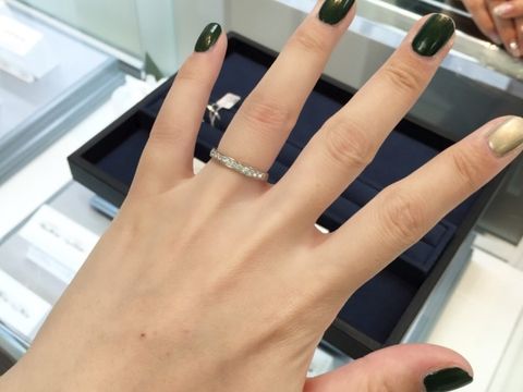 【4℃ BRIDAL(ヨンドシーブライダル)の口コミ】 ハーフエタニティを試着させていただきました。どちらかというとダイヤは…