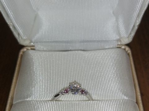 【Ginza Rim(銀座リム)の口コミ】 実際に試着してみてとても可愛い印象が強かったです。指輪選びで後悔した…