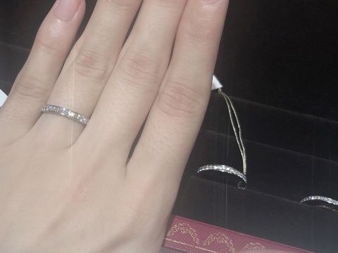 【カルティエ(Cartier)の口コミ】 種類：1895
太さ：普通
形：ストレート
素材：プラチナ・ダイヤ

指輪をは…