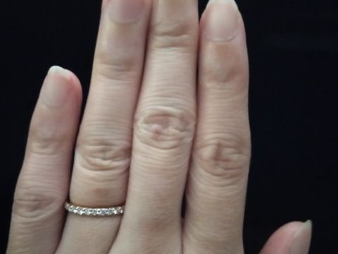 【Makana(マカナ)の口コミ】 デザインと付けてみて可愛いと思うもので考えます。もちろん予算もありま…