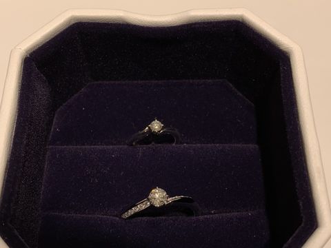 【4℃ BRIDAL(ヨンドシーブライダル)の口コミ】 ダイヤ1石で考えていたが、結婚指輪との組み合わせや使用するシチュエーシ…