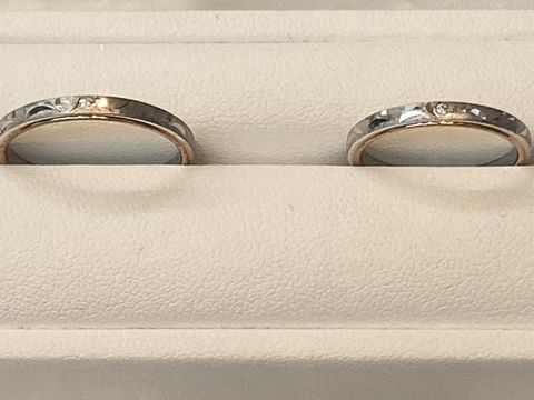 【GALA JEWELRY(ガラジュエリー)の口コミ】 他のブランドではあまり見かけなかった、彫りの模様が入ったマリッジリン…