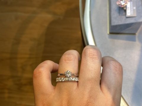 【BIJOUPIKO(ビジュピコ)の口コミ】 エタニティの種類が多くて、ハーフもフルも選べて自分の婚約指輪に合うも…