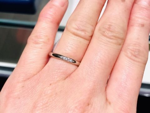 【銀座ダイヤモンドシライシの口コミ】 シンプルなストレートで悪目立ちすることもないデザインです。年齢問わず…