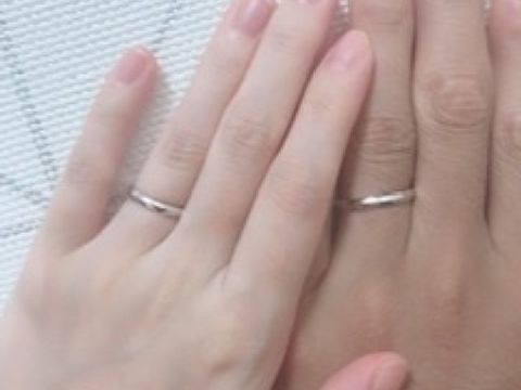 【ラザール ダイヤモンド(LAZARE DIAMOND)の口コミ】 プラチナにデザインが少しあるもの選びました。歳をとってもつけやすいデ…