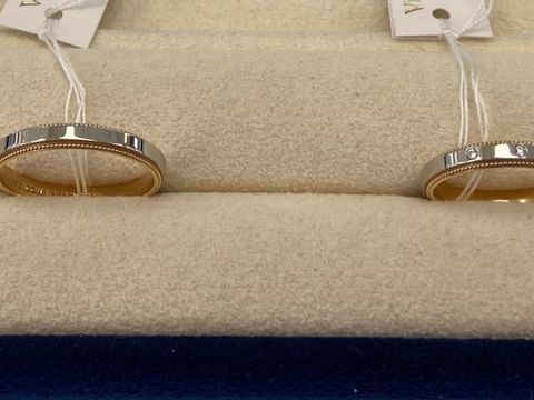 【ヴァンドーム青山(VENDOME AOYAMA)の口コミ】 男性用も女性用もストレートで、リングの内側に色が入っています。指輪の…