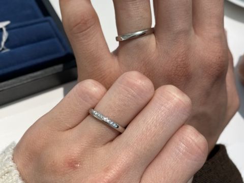 【4℃ BRIDAL(ヨンドシーブライダル)の口コミ】 シンプルなデザインと決めていて伺いました。実際に店舗で見せてもらった…