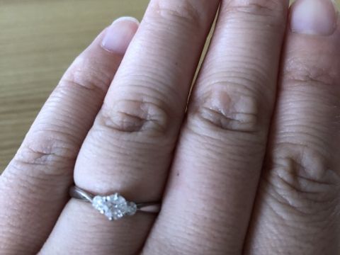 【MAYFAIR(メイフェア)の口コミ】 ダイヤは１つずつ透明度、大きさなどを見せてくれて、ゆっくり丁寧に選ぶ…