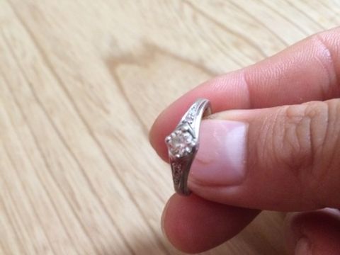 【アイプリモ(I-PRIMO)の口コミ】 ダイヤとフレームを別々に選べるので、自分の理想の形をじっくり探すこと…