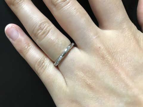 【エクセルコダイヤモンド(EXELCO DIAMOND)の口コミ】 デザインがとってもかわいいです！
左右にダイヤが付いていて、他の店舗に…