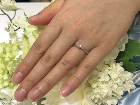 【4℃ BRIDAL(ヨンドシーブライダル)の口コミ】 婚約指輪といったらこの形！というデザインを選びました。プロポーズのと…
