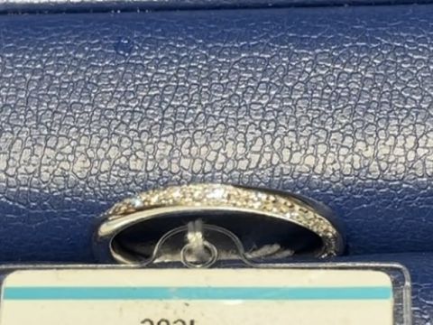 【銀座ダイヤモンドシライシの口コミ】 とにかくたくさんの種類があり、要望に合わせて店員さんが奥から持ってき…